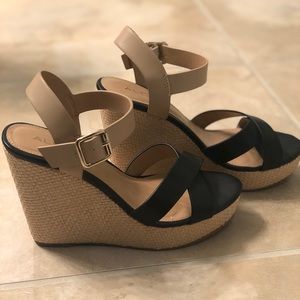 ALDO Black and Tan wedges